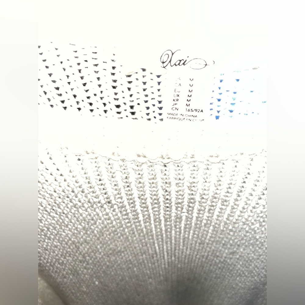 Xai Women’s Medium White Sweater- *NEVER WORN* - Picture 6 of 8